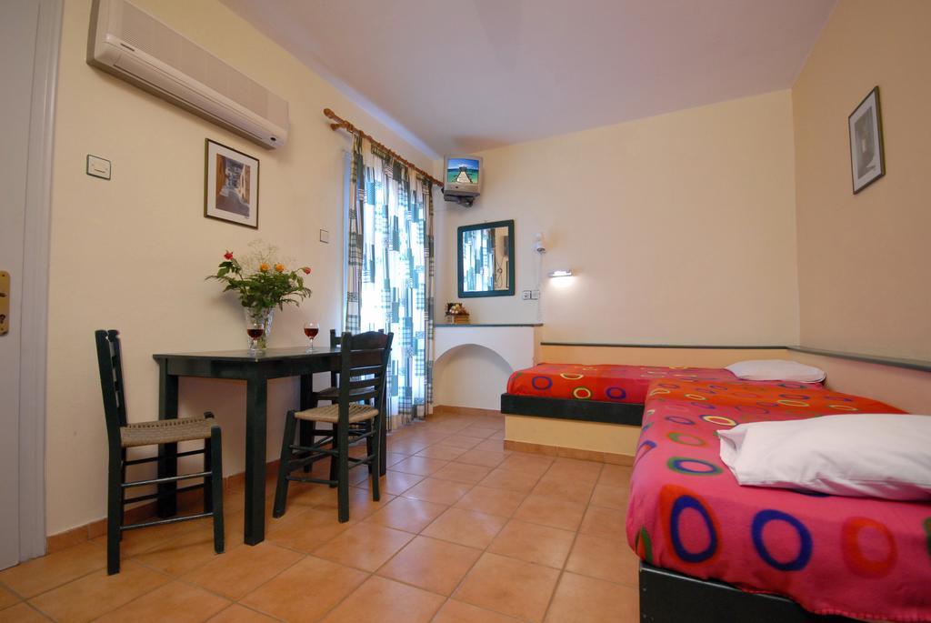 Jason Studios & Apartments Naxos City Oda fotoğraf