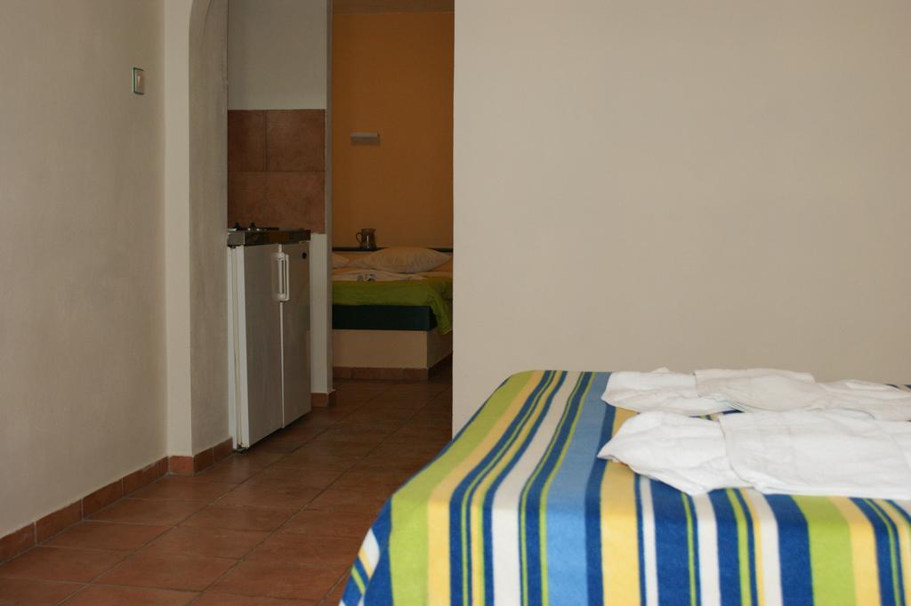 Jason Studios & Apartments Naxos City Oda fotoğraf